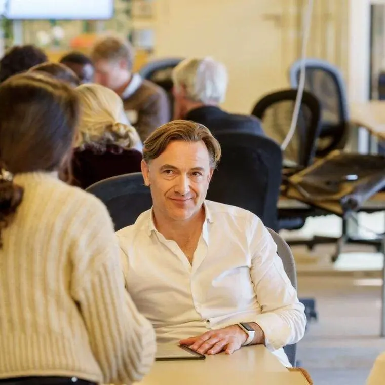 Willem Knaap in a working session with founders